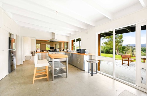Dixons Creek House | Yarra Valley 2BR Lux Vineyard Retreat