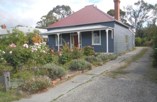 Yarram House | Yarram Cottage: Art and Accommodation