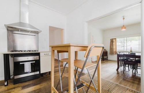 Yarraville Apartment | Yarraville Garden Large home with yard and parking