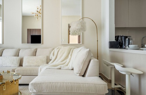 Al Raha Beach Apartment | Yas Pearl - 2BR walking distances to F1 & Yas mall