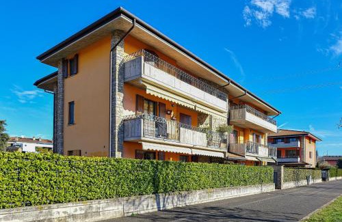 Pedrengo Apartment | Yasmin Maison - Garden House
