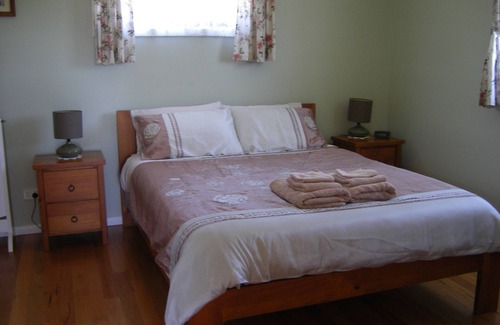 Brogo Cabin | Yasuragi Cabin 2 pet friendly bed and breakfast
