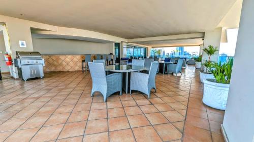 Marbella Apartment | Yc 701 l Amazing building on Balboa Avenue