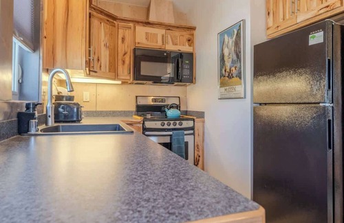 West Yellowstone Apartment | YCC Studio Summary: P