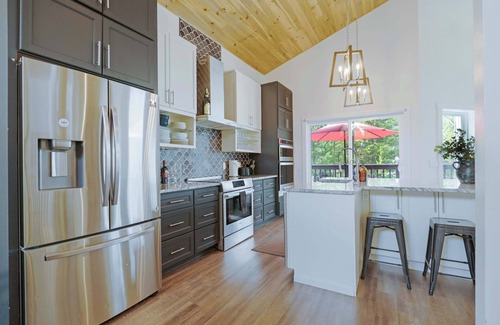 Breckenridge Heights House | Ydalir Haus - Lux 6BR Pets, w/Hot Tub & Game Room