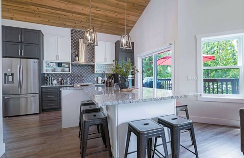 Breckenridge Heights House | Ydalir Haus - Lux 6BR Pets, w/Hot Tub & Game Room