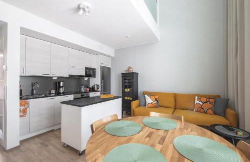 Downtown Kuopio Apartment | Ydinkeskustassa saunallinen huoneisto kahdessa tasossa