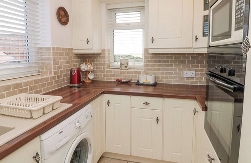 Buckton Cottage | YE OLD ROCKET HOUSE, pet friendly, with a garden in Flamborough