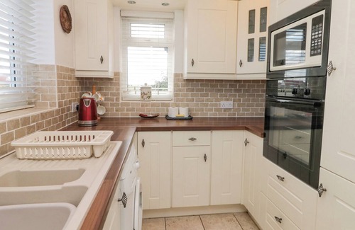 Buckton Cottage | YE OLD ROCKET HOUSE, pet friendly, with a garden in Flamborough