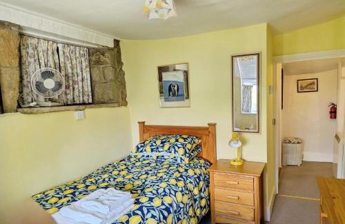 Niton House | Ye Olde Cottage