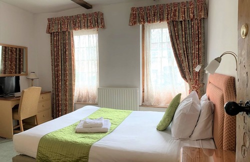Shepperton House | Ye Olde House