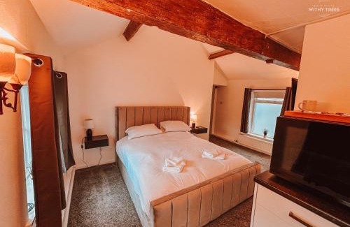 Bamber Bridge Hotel | Ye Olde Original Withy Trees