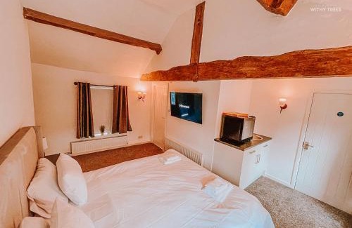 Bamber Bridge Hotel | Ye Olde Original Withy Trees