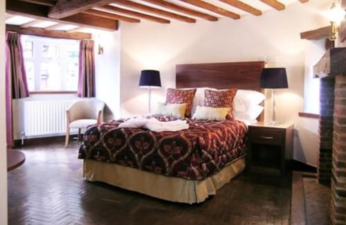 Ashmore Green Bed & Breakfast | Ye Olde Red Lion