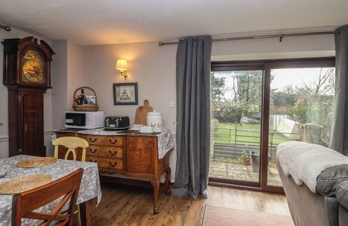 Beaminster Cottage | YEABRIDGE FARM, family friendly, with a garden in Mosterton
