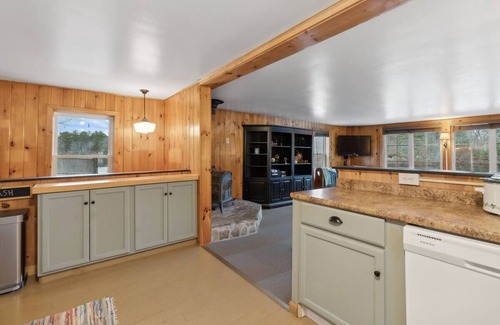 Windham Cabin | Year-round 3-bedroom WATERFRONT Windham cabin with WiFi