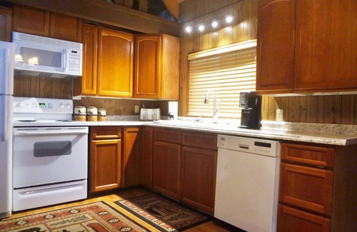 Roslyn Ridge Ski Chalet | Year Round Access Near Lake Cle Elum, Snowmobile In Winter, And Suncadia