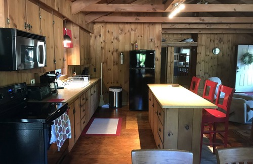 Middleton House | Year-Round Home with access to Beautiful Sunrise Lake, Beach, and Winter Fun!
