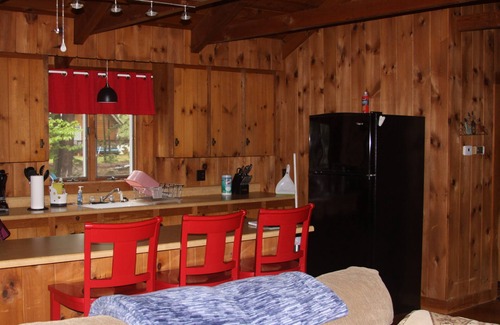 Middleton House | Year-Round Home with access to Beautiful Sunrise Lake, Beach, and Winter Fun!