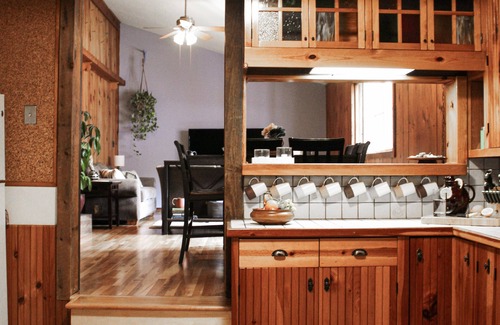 Upper Peninsula Other | Year-round hot tub, 2600 sq ft house with ample parking - Northstar Lodge