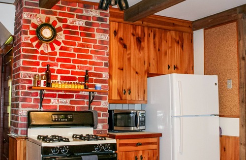 Upper Peninsula Other | Year-round hot tub, 2600 sq ft house with ample parking - Northstar Lodge