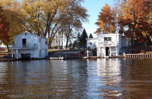 Monticello House | Year round Lake home w/wonderful frontage, nice yard w/fire pit, home theatre
