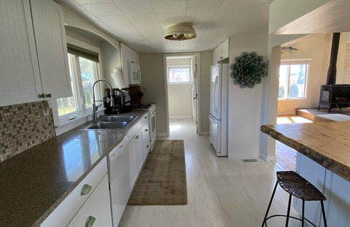 Crystal Beach House | Year-round lake home with no shower/flushing restrictions