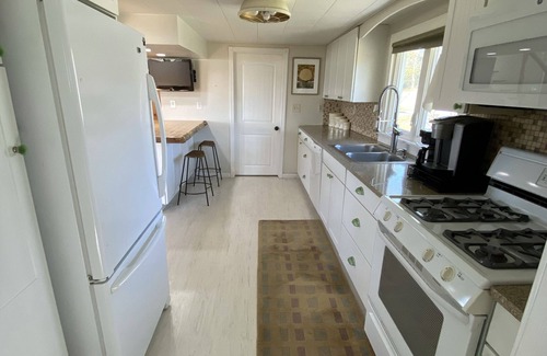 Crystal Beach House | Year-round lake home with no shower/flushing restrictions