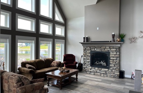 Westerose Cabin | Year Round Lake House - Pigeon Lake