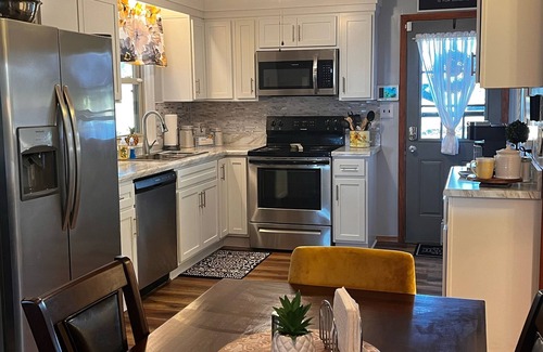 Scottsville Cabin | Year-Round Lake Views and Direct Lake Access just steps away.