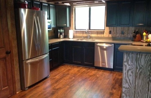 Innsbrook Ski Chalet | Year-round Lakeside Chalet – Beautifully Renovated & Conveniently Located
