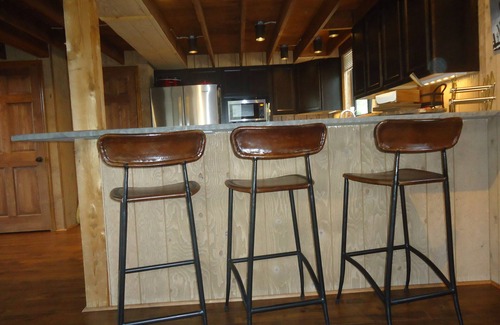 Innsbrook Ski Chalet | Year-round Lakeside Chalet – Beautifully Renovated & Conveniently Located