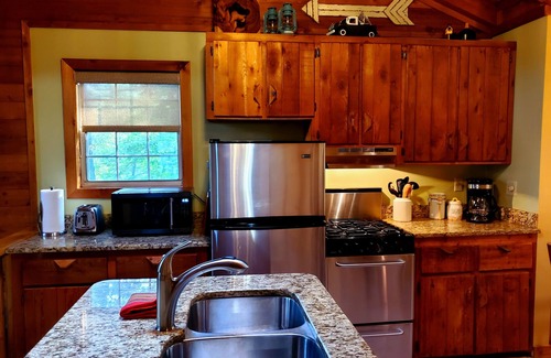 Blue Ridge Cabin | Year-round Mountain Views, nPet Friendly Just 5 miles to downtown Blue Ridge