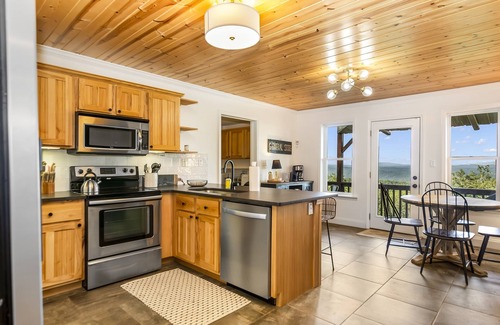 Ranger Cabin | Year Round Mtn View| EV Charger| Hot Tub| Firepit