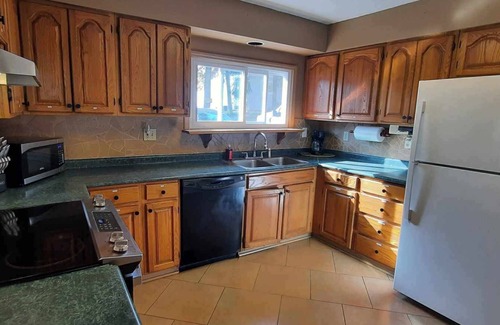 Cadillac Cottage | Year Round Rambler - Canal/Lake Access