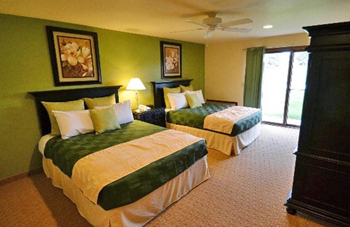 Mishicot Apartment | Year-Round Relaxing Golf Resort and Conference Center
