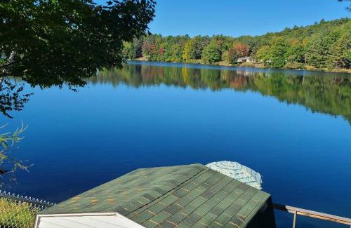 Val-des-Bois Ski Chalet | Year-round Waterfront Green Cottage On Vert Lake