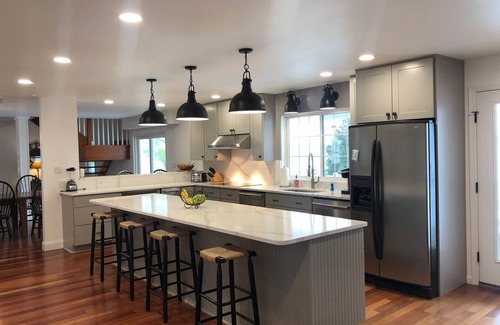 Cambridge House | Year Round Waterfront Estate/Family Reunions/Retreats - Sleeps 28