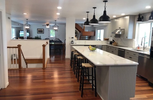 Cambridge House | Year Round Waterfront Estate/Family Reunions/Retreats - Sleeps 28