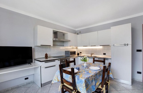 Saint Maurice Apartment | Yellow Apartment