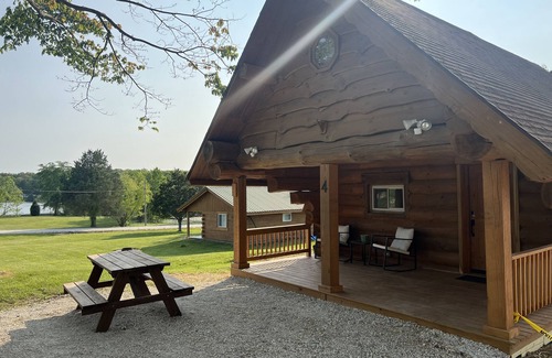 Stendal Cabin | Yellow Banks Log Cabin With Waterfront Views