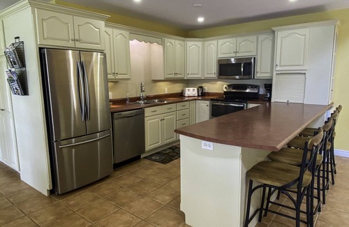 Stratford House | Yellow Beach House - Beachfront, 4 bedroom, private and close to Charlottetown