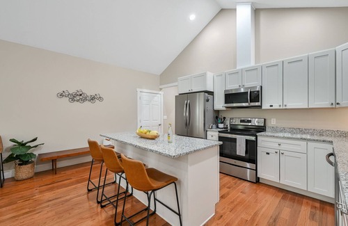 Hendersonville House | Yellow Bike Bungalow-Block from Bike Trail-Fireplace & Hot Tub - Dog Friendly