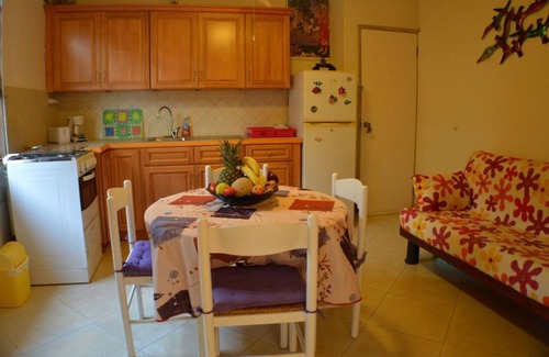 Silver Sands Apartment | Yellow Bird Apartment in Blue Ocean Cottage in Silver Sands