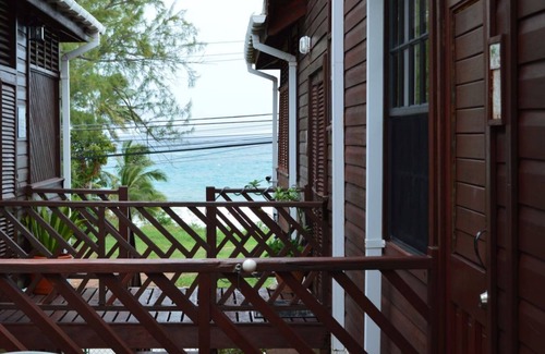 Silver Sands Apartment | Yellow Bird Apartment in Blue Ocean Cottage in Silver Sands