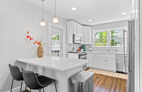 Radford House | Yellow Bird Cottage - Cozy home minutes from Radford University, with large deck