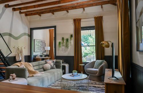 Cabbagetown Apartment | Yellow Brick Road