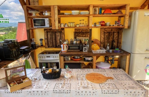 Visoko Apartment | Yellow bungalow Bosnian pyramid glamping
