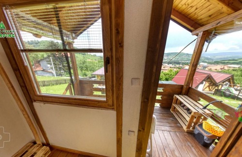 Visoko Apartment | Yellow bungalow Bosnian pyramid glamping