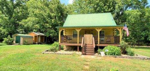 Newport House | Yellow Cabin on the River cabin